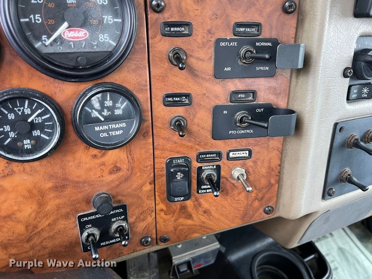 image for item JU9726 2008 Peterbilt 335  rollback truck