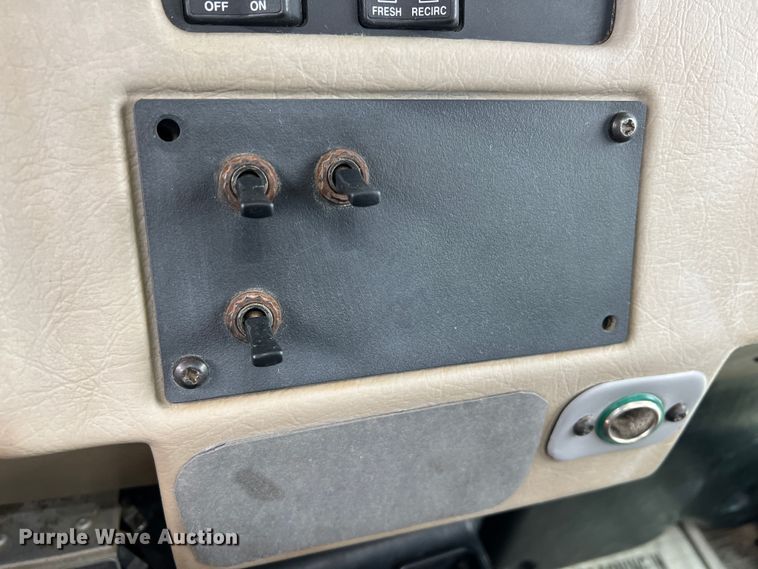 image for item JU9726 2008 Peterbilt 335  rollback truck