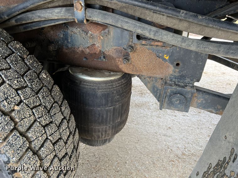 image for item JU9726 2008 Peterbilt 335  rollback truck