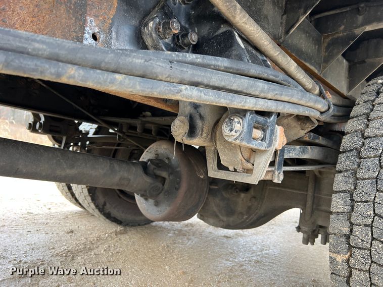 image for item JU9726 2008 Peterbilt 335  rollback truck