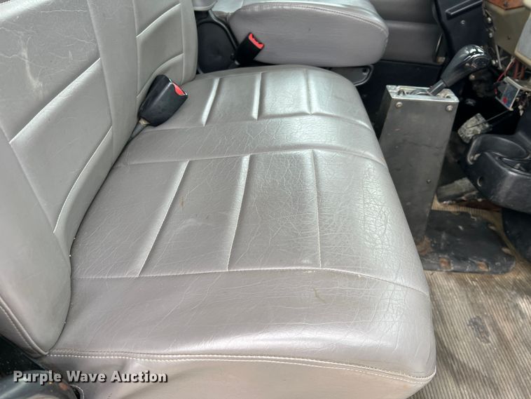 image for item JU9726 2008 Peterbilt 335  rollback truck