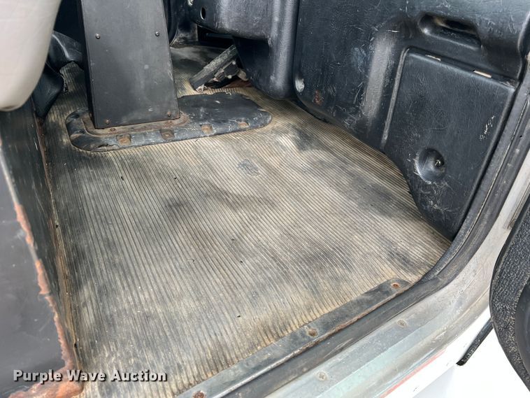 image for item JU9726 2008 Peterbilt 335  rollback truck