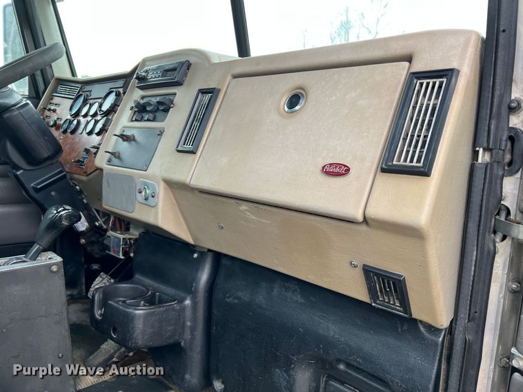 image for item JU9726 2008 Peterbilt 335  rollback truck