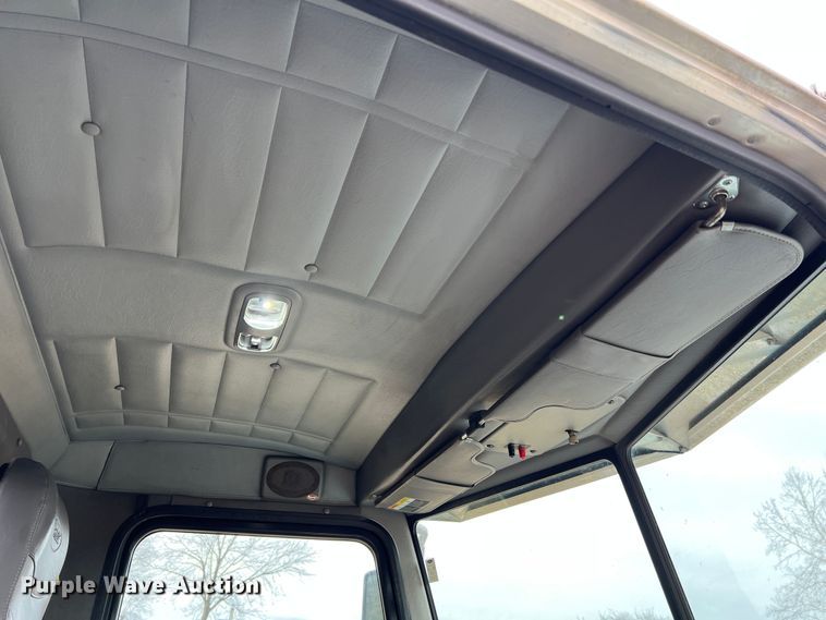 image for item JU9726 2008 Peterbilt 335  rollback truck