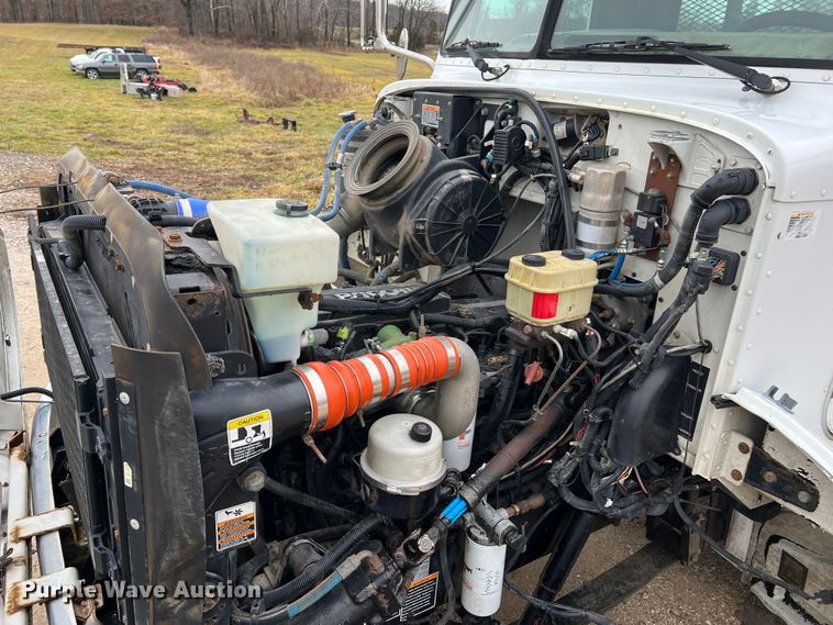 image for item JU9726 2008 Peterbilt 335  rollback truck