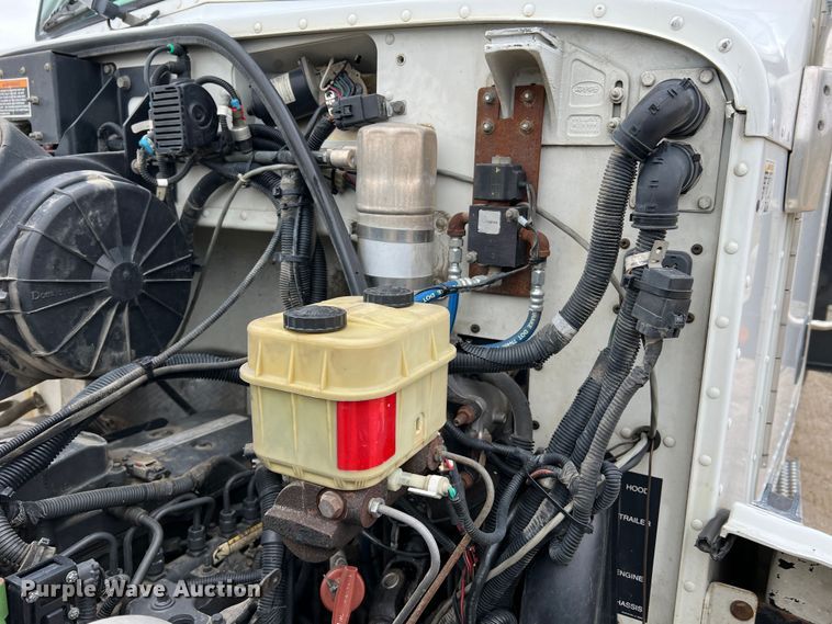 image for item JU9726 2008 Peterbilt 335  rollback truck