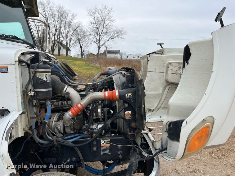 image for item JU9726 2008 Peterbilt 335  rollback truck