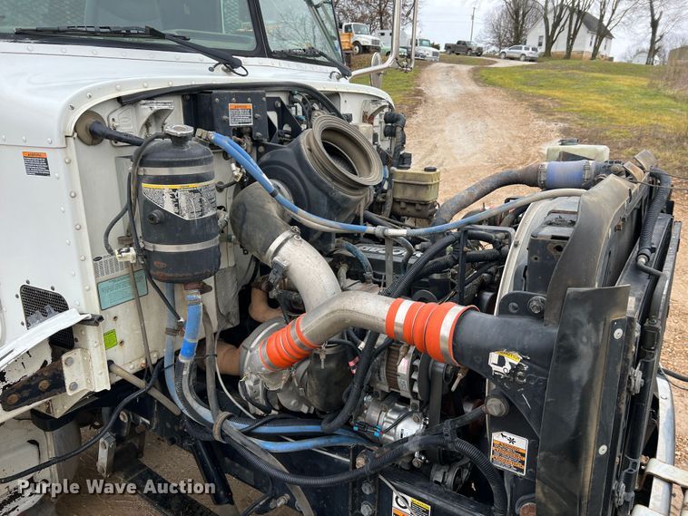 image for item JU9726 2008 Peterbilt 335  rollback truck