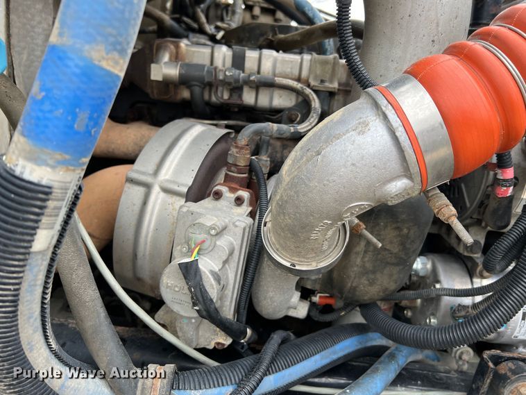 image for item JU9726 2008 Peterbilt 335  rollback truck