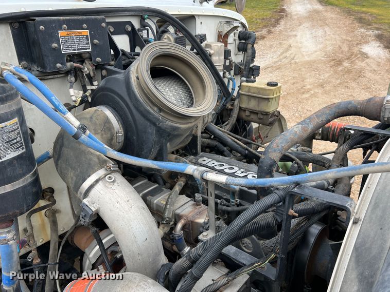 image for item JU9726 2008 Peterbilt 335  rollback truck