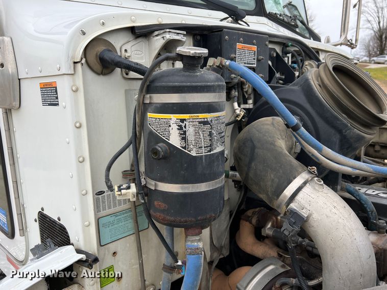 image for item JU9726 2008 Peterbilt 335  rollback truck