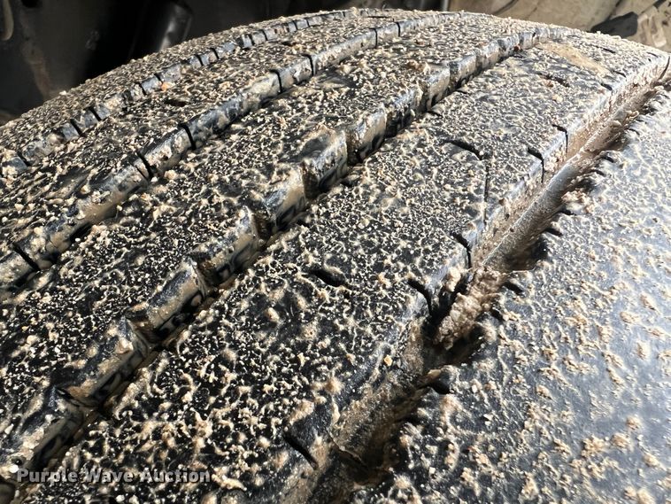 image for item JU9726 2008 Peterbilt 335  rollback truck