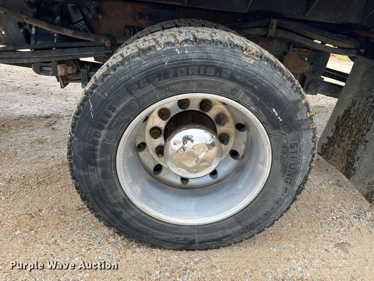 image for item JU9726 2008 Peterbilt 335  rollback truck