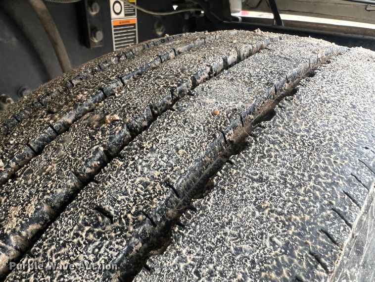 image for item JU9726 2008 Peterbilt 335  rollback truck