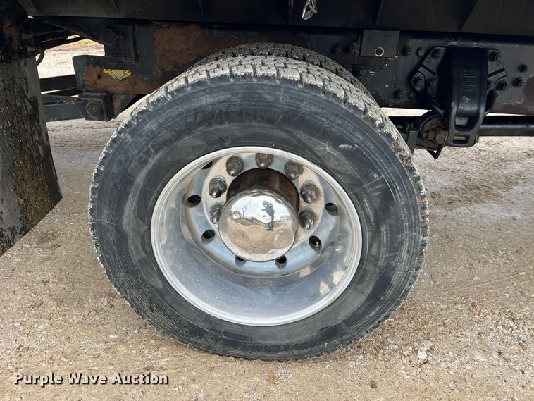 image for item JU9726 2008 Peterbilt 335  rollback truck