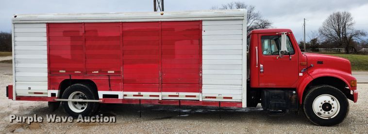 image for item KT9516 2000 International 4900  delivery truck