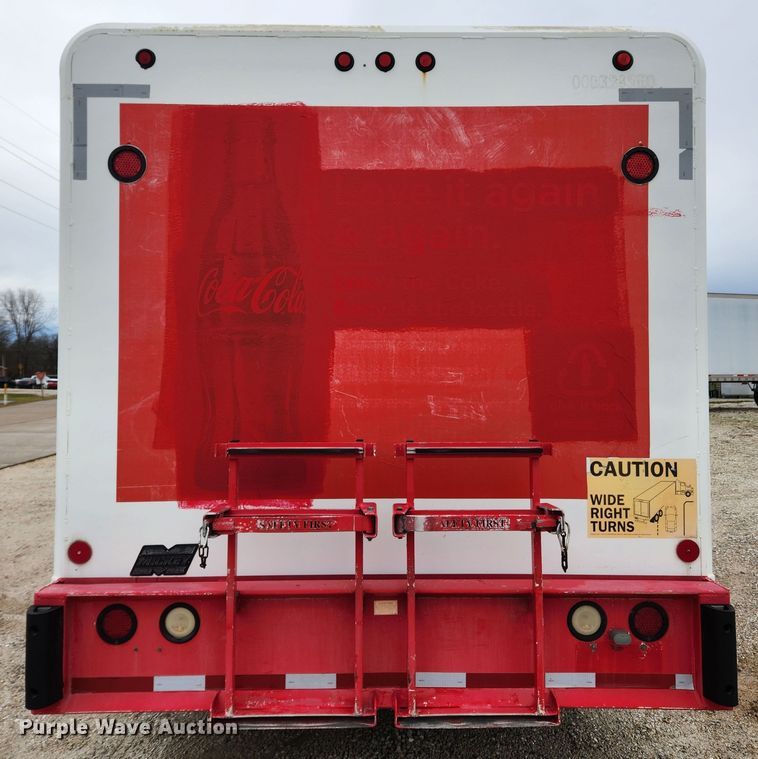 image for item KT9516 2000 International 4900  delivery truck