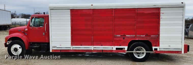 image for item KT9516 2000 International 4900  delivery truck