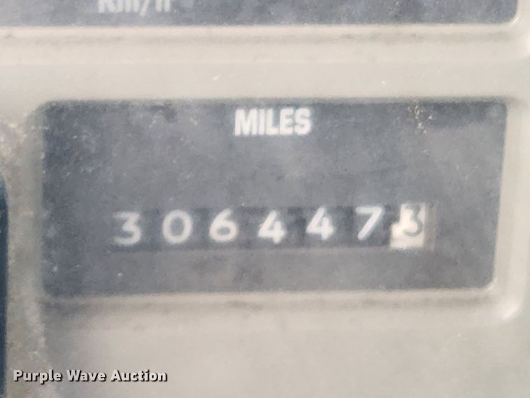 image for item KT9516 2000 International 4900  delivery truck