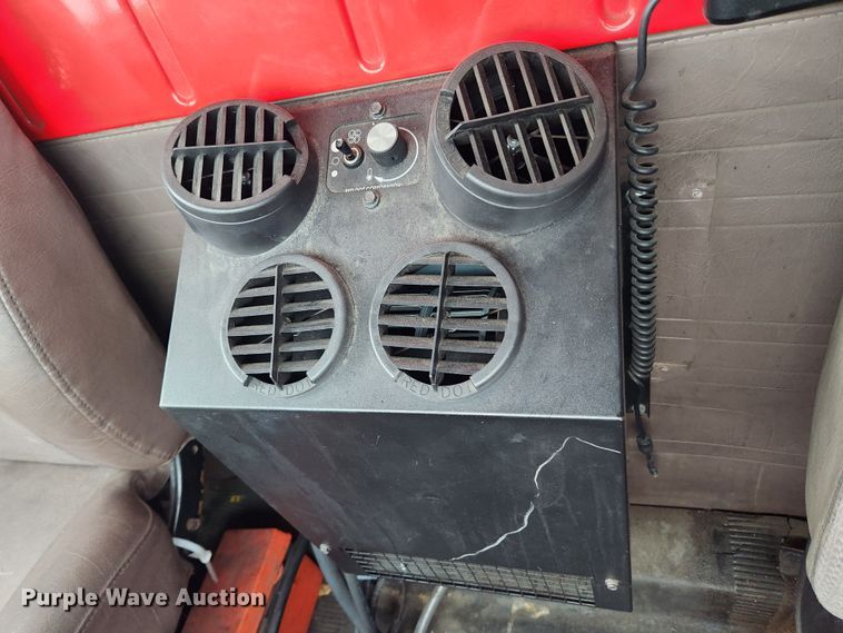 image for item KT9516 2000 International 4900  delivery truck