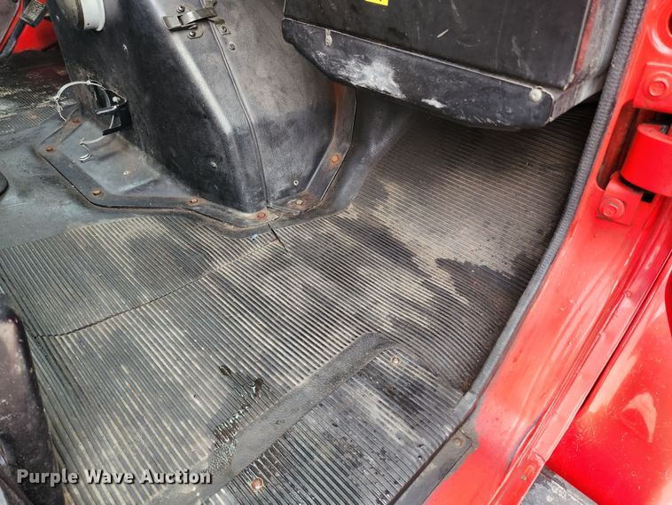 image for item KT9516 2000 International 4900  delivery truck