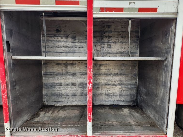 image for item KT9516 2000 International 4900  delivery truck