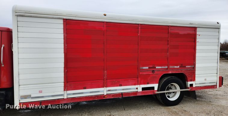 image for item KT9516 2000 International 4900  delivery truck