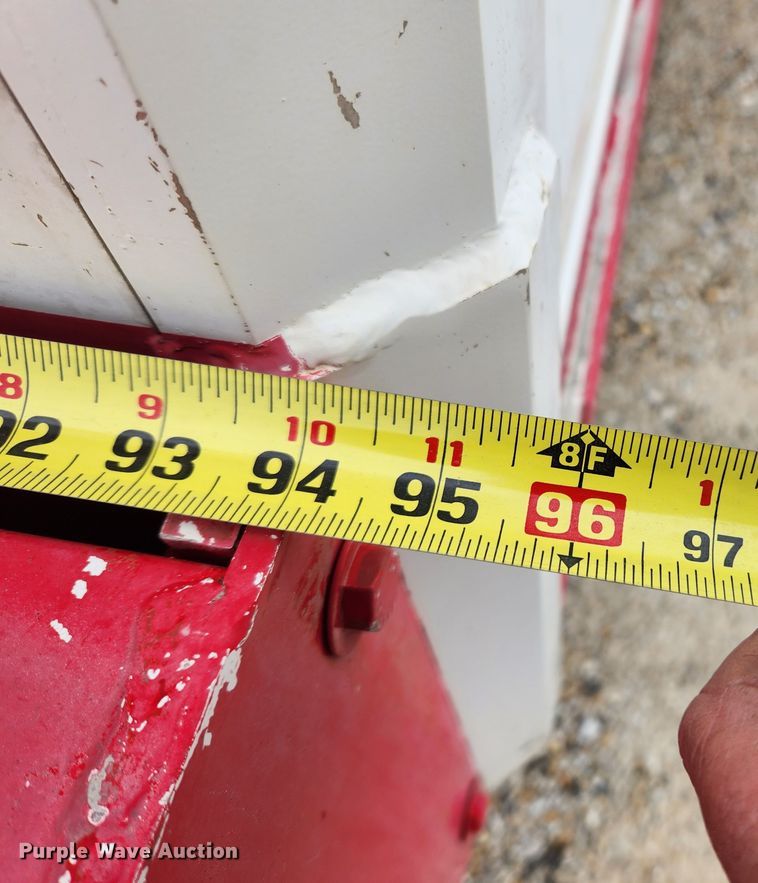 image for item KT9516 2000 International 4900  delivery truck