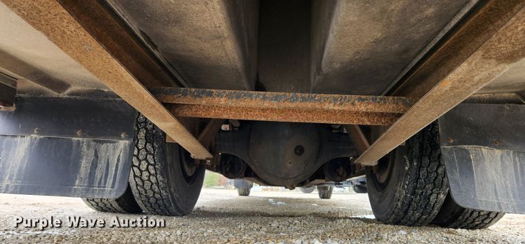 image for item KT9516 2000 International 4900  delivery truck