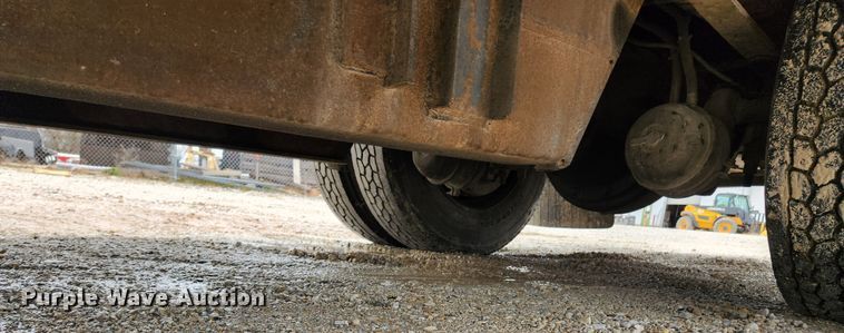 image for item KT9516 2000 International 4900  delivery truck