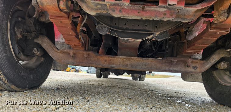 image for item KT9516 2000 International 4900  delivery truck