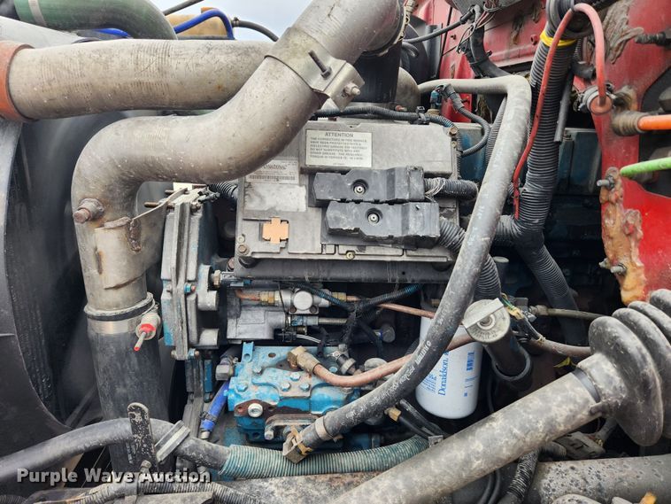 image for item KT9516 2000 International 4900  delivery truck