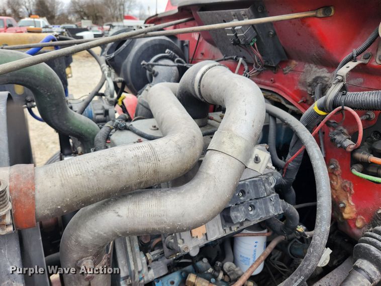 image for item KT9516 2000 International 4900  delivery truck