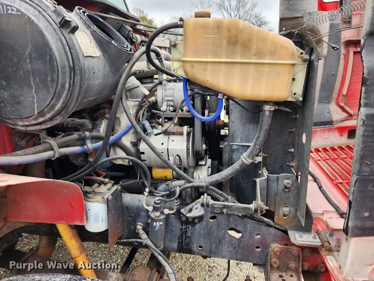 image for item KT9516 2000 International 4900  delivery truck