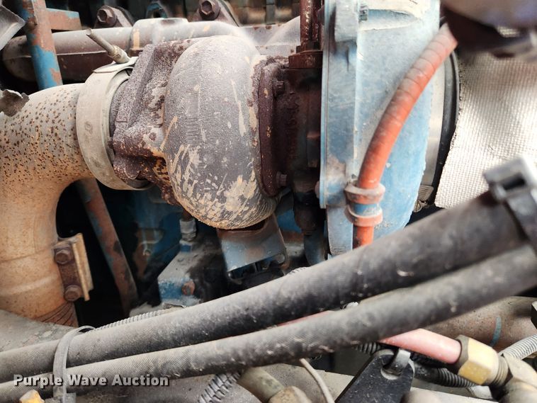 image for item KT9516 2000 International 4900  delivery truck