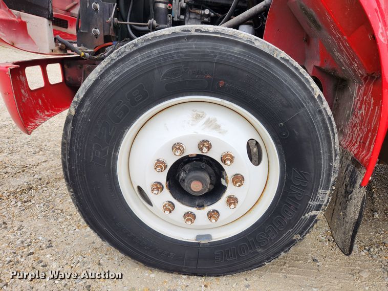 image for item KT9516 2000 International 4900  delivery truck