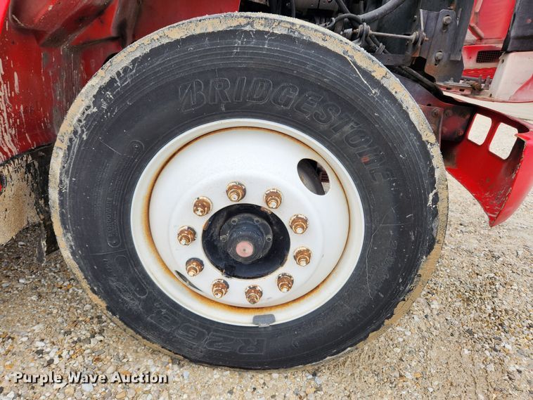 image for item KT9516 2000 International 4900  delivery truck