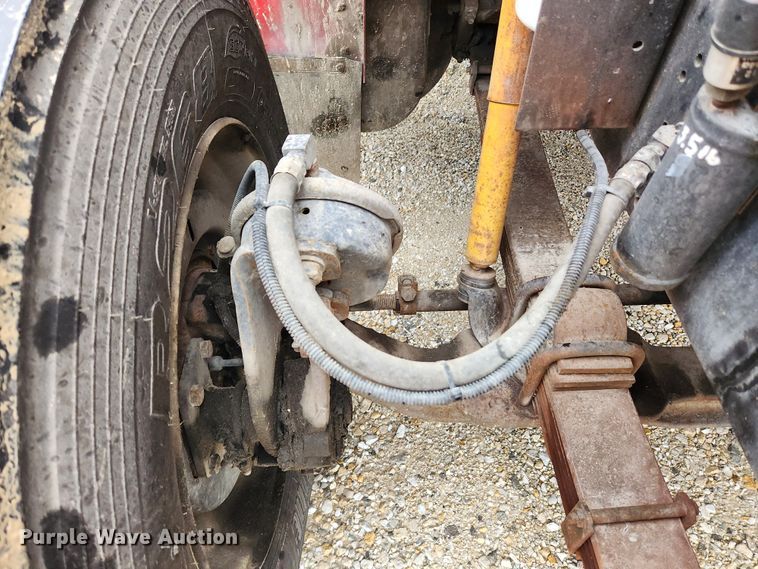 image for item KT9516 2000 International 4900  delivery truck