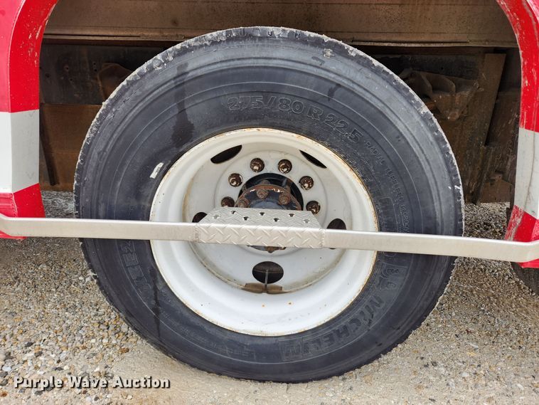 image for item KT9516 2000 International 4900  delivery truck