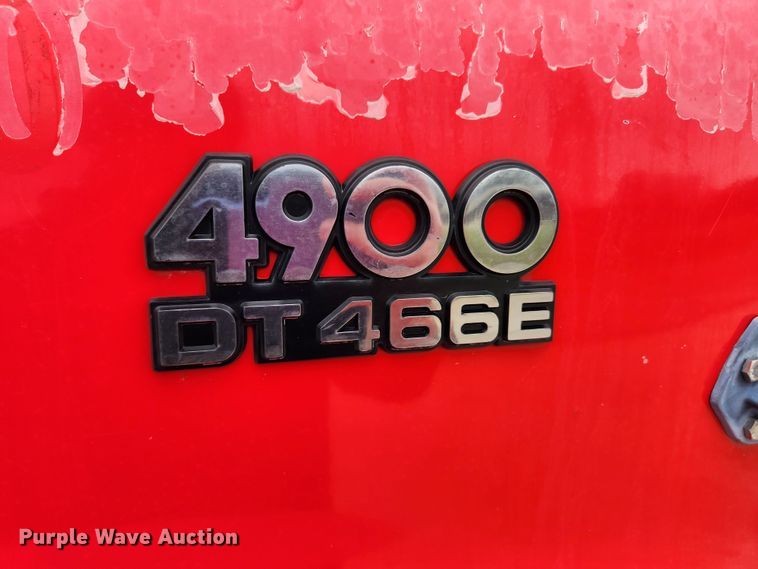 image for item KT9516 2000 International 4900  delivery truck