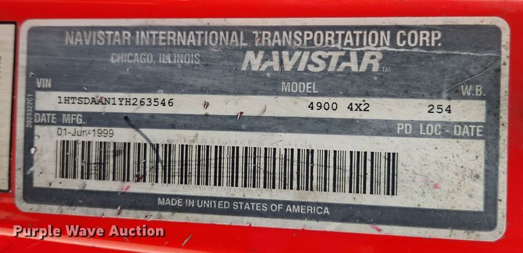 image for item KT9516 2000 International 4900  delivery truck