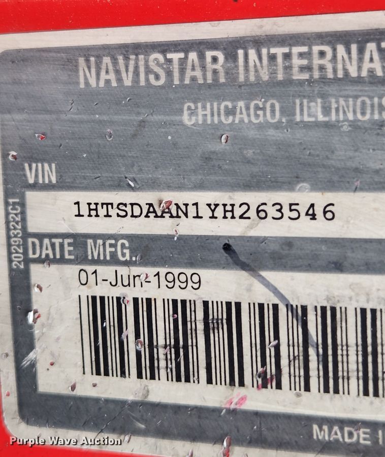 image for item KT9516 2000 International 4900  delivery truck