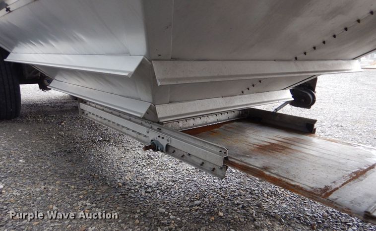 image for item LT9015 2012 Wilson DWH-550  grain trailer