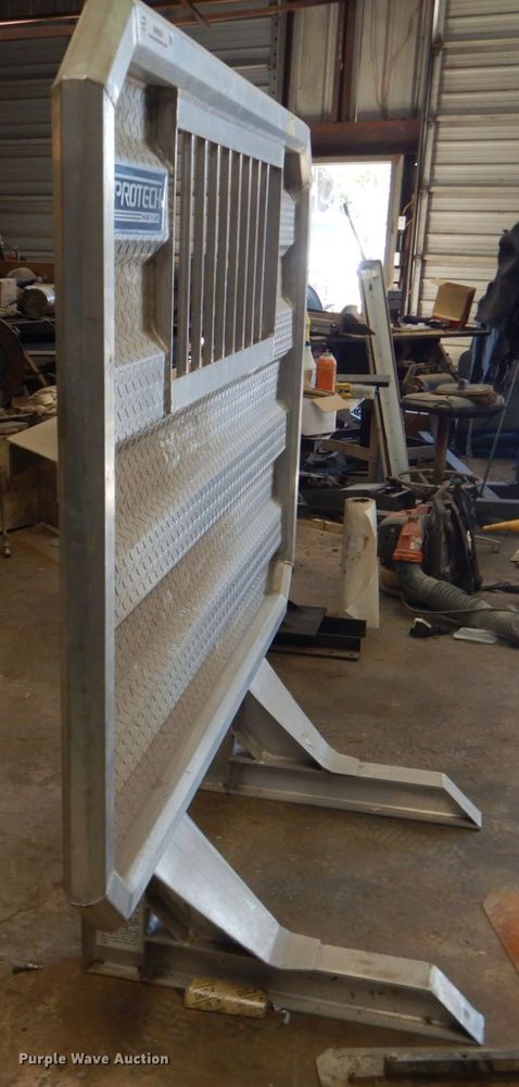 image for item MM9584 Protech  headache rack