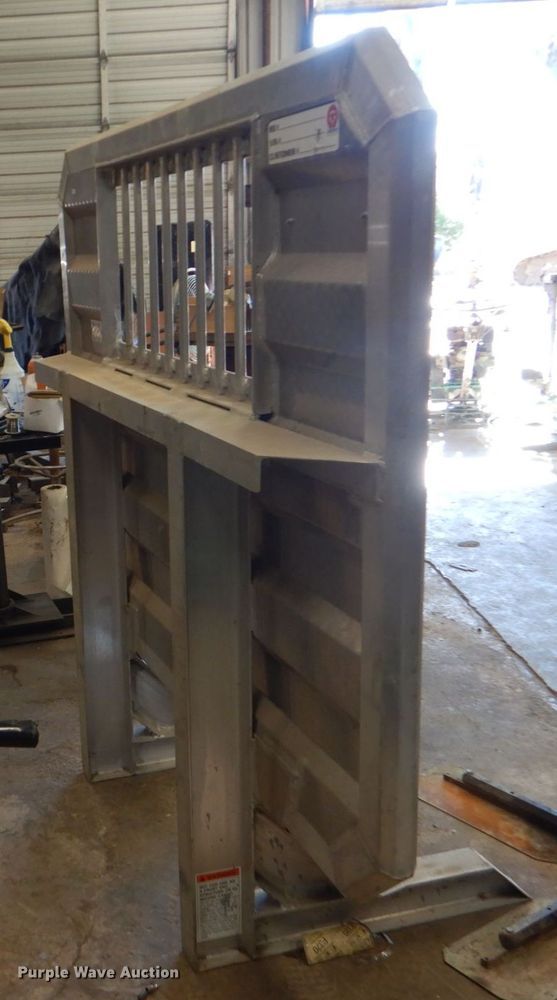 image for item MM9584 Protech  headache rack