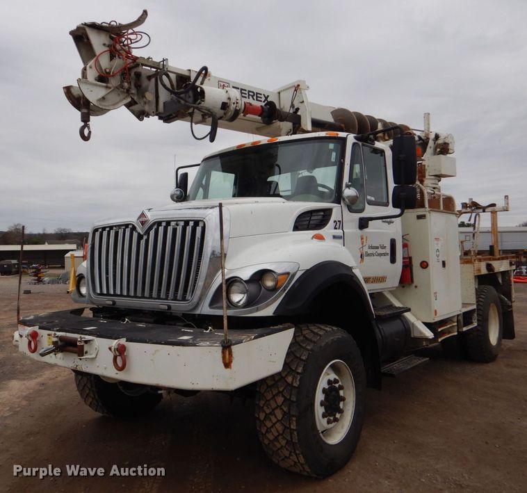 image for item MM9591 2009 International 7400  digger derrick truck