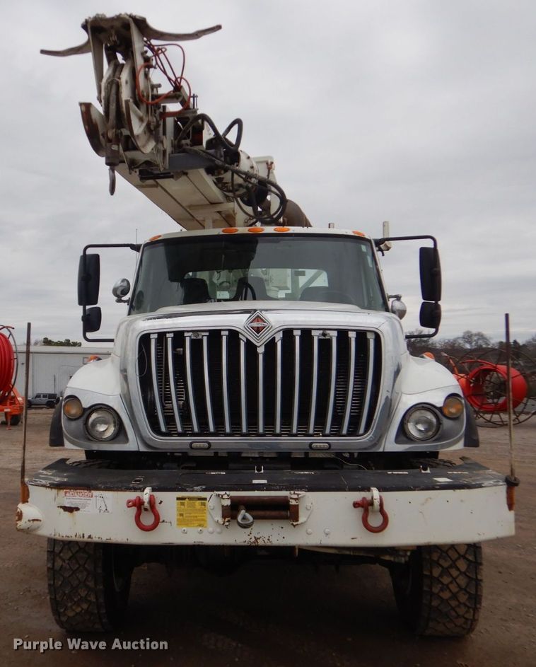 image for item MM9591 2009 International 7400  digger derrick truck