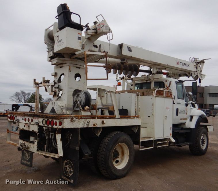 image for item MM9591 2009 International 7400  digger derrick truck