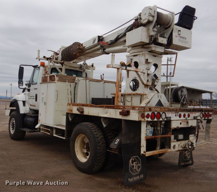 image for item MM9591 2009 International 7400  digger derrick truck