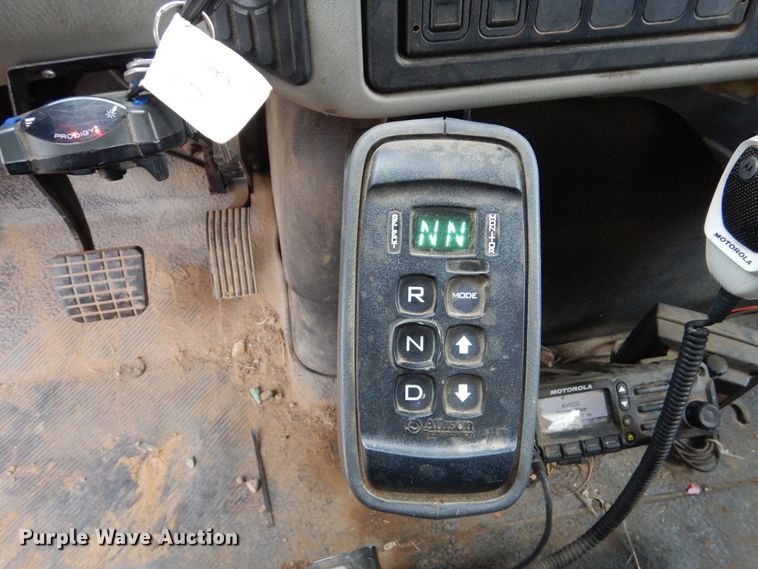 image for item MM9591 2009 International 7400  digger derrick truck